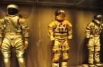 As várias roupas de astronautas, em exposição no Kennedy Space Center, no Cabo Canaveral, na Flórida - EUA